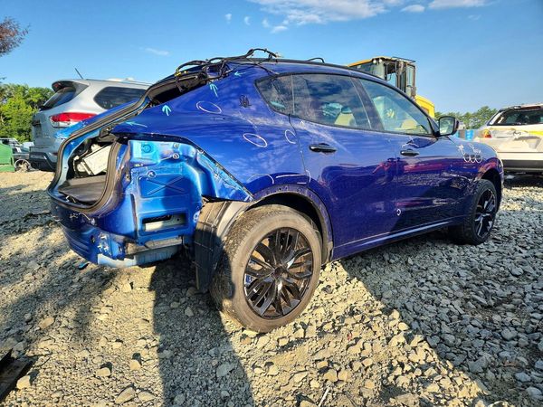 2018 MASERATI LEVANTE Sport