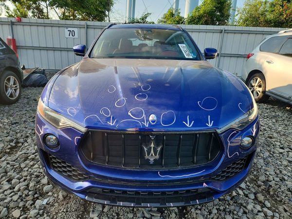 2018 MASERATI LEVANTE Sport