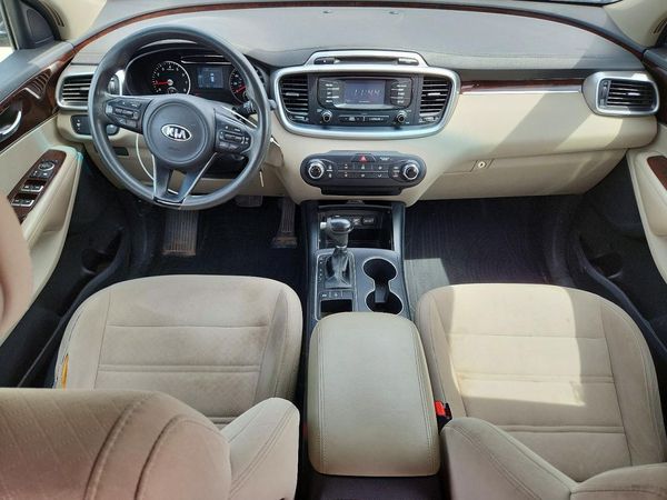 2016 KIA SORENTO L / LX