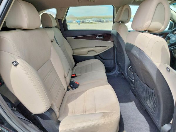 2016 KIA SORENTO L / LX