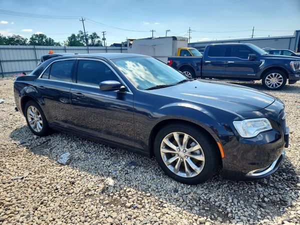2016 CHRYSLER 300 Limited — Passenger 3/4