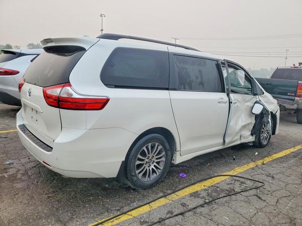 2019 TOYOTA SIENNA