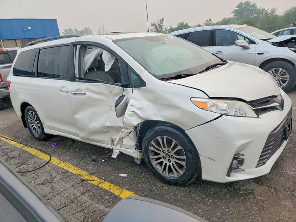 2019 TOYOTA SIENNA