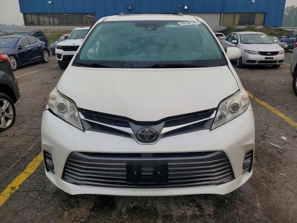 2019 TOYOTA SIENNA