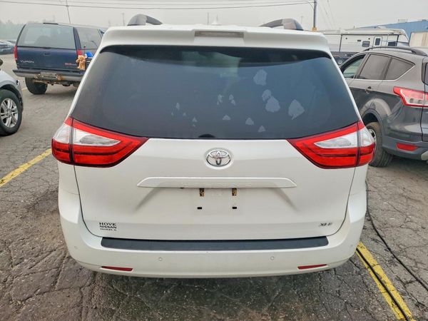 2019 TOYOTA SIENNA