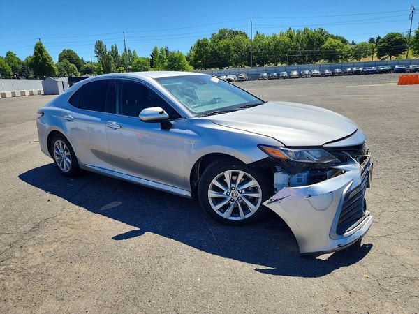 2021 TOYOTA CAMRY LE — Passenger 3/4