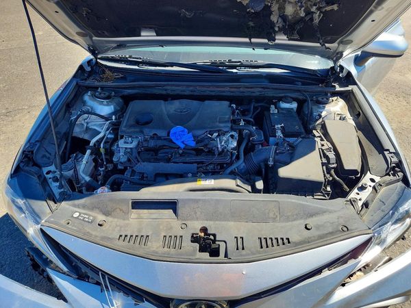 2021 TOYOTA CAMRY LE — Engine bay