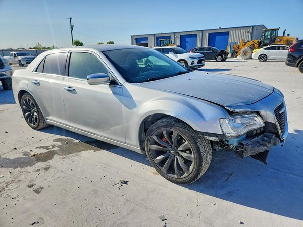 2020 CHRYSLER 300