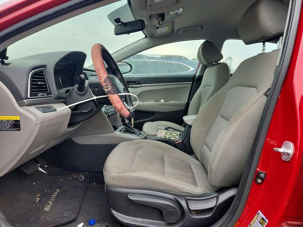 2017 HYUNDAI ELANTRA SE Base — DENT