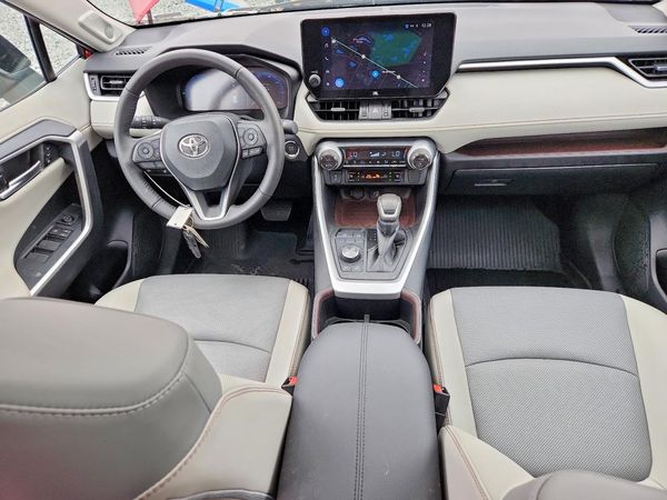 2024 TOYOTA RAV4 Limited