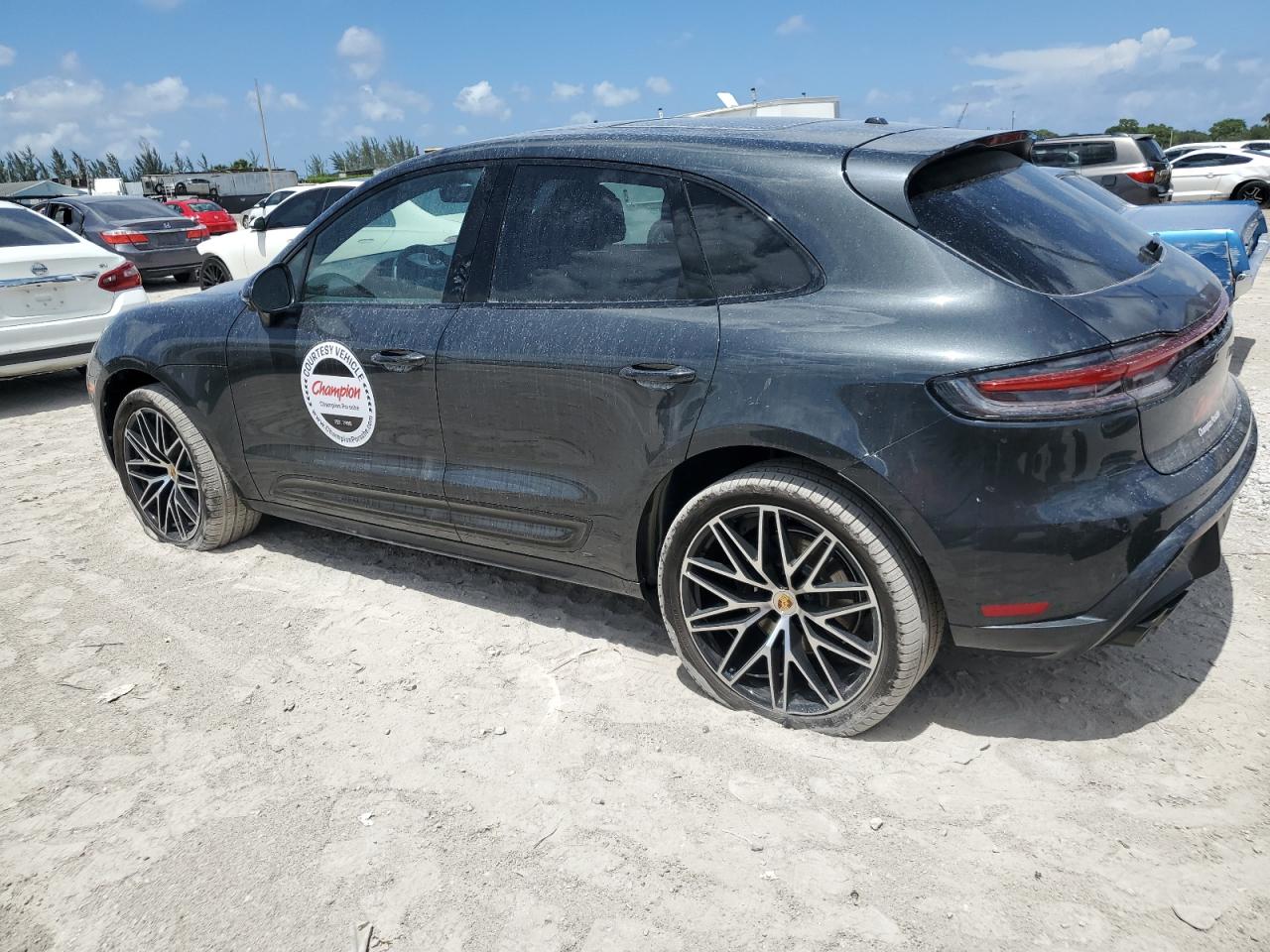 2025 PORSCHE MACAN