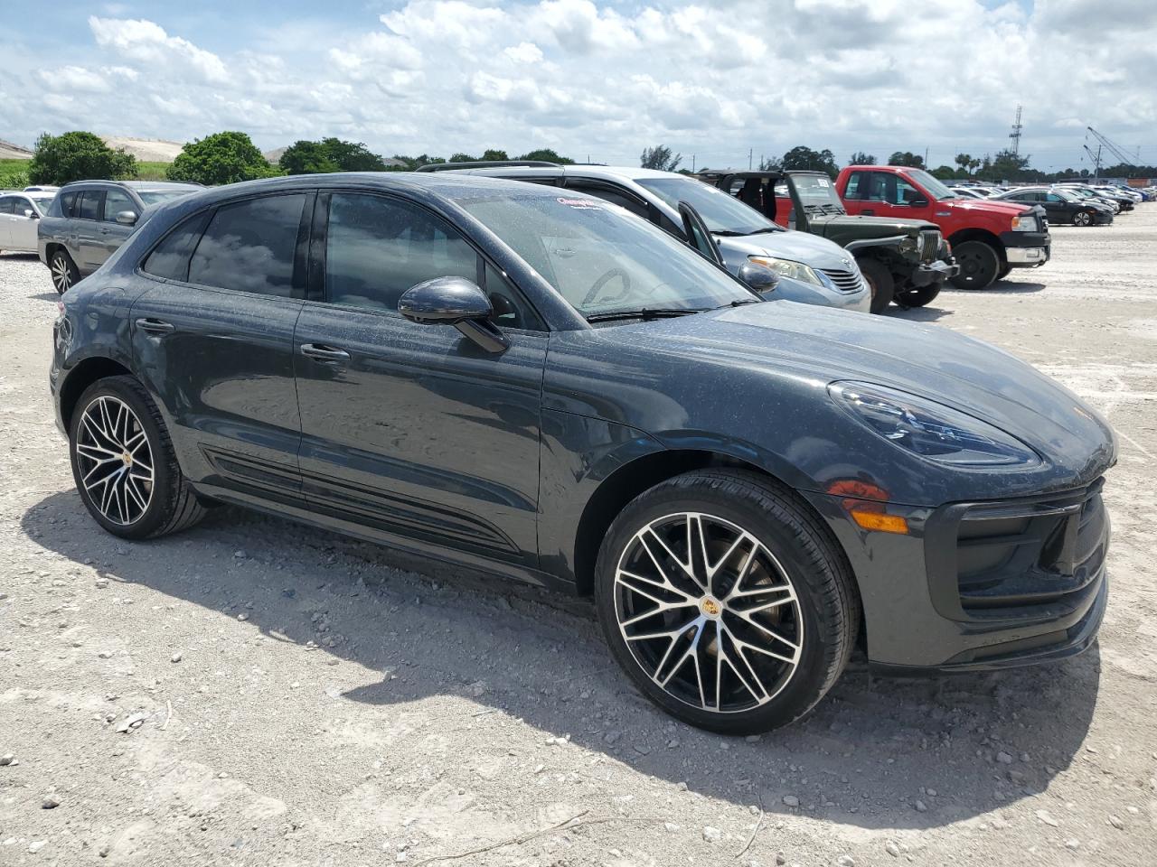 2025 PORSCHE MACAN