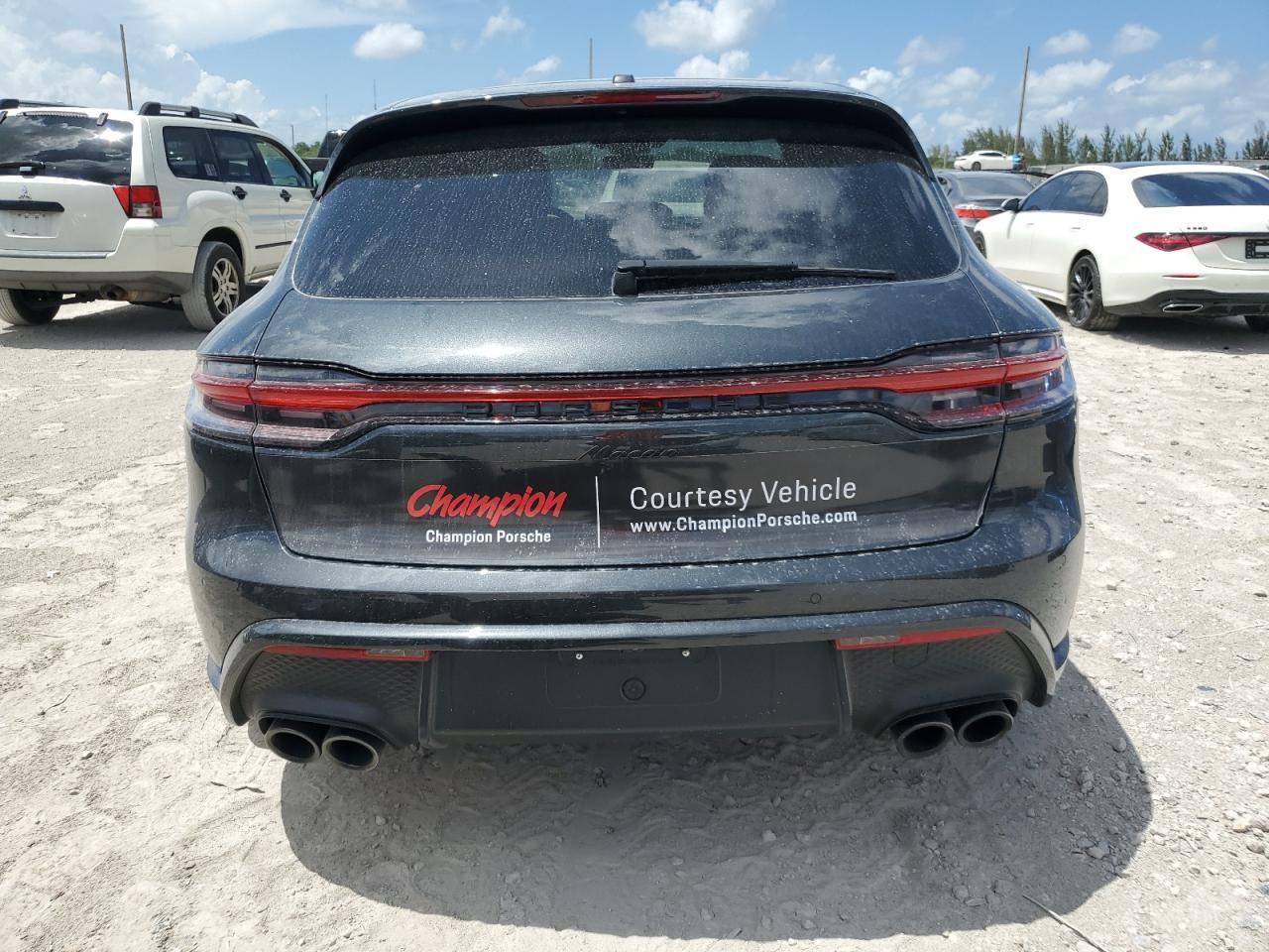 2025 PORSCHE MACAN
