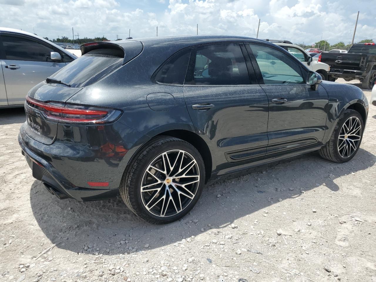 2025 PORSCHE MACAN