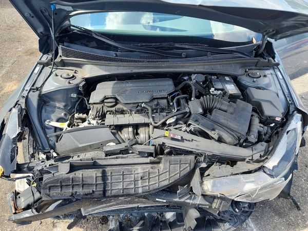 2022 HYUNDAI ELANTRA SEL — Engine bay