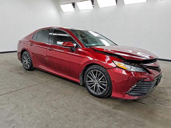 2022 TOYOTA CAMRY XLE