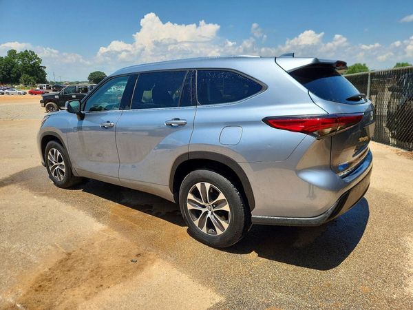 2020 TOYOTA HIGHLANDER XLE