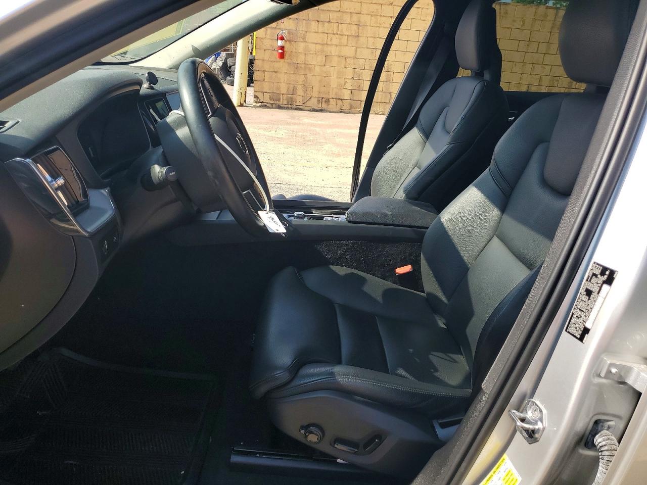 2019 VOLVO XC60 Momentum