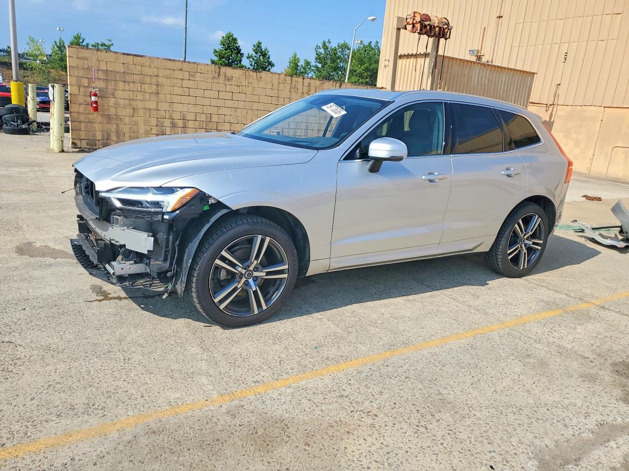 2019 VOLVO XC60 Momentum