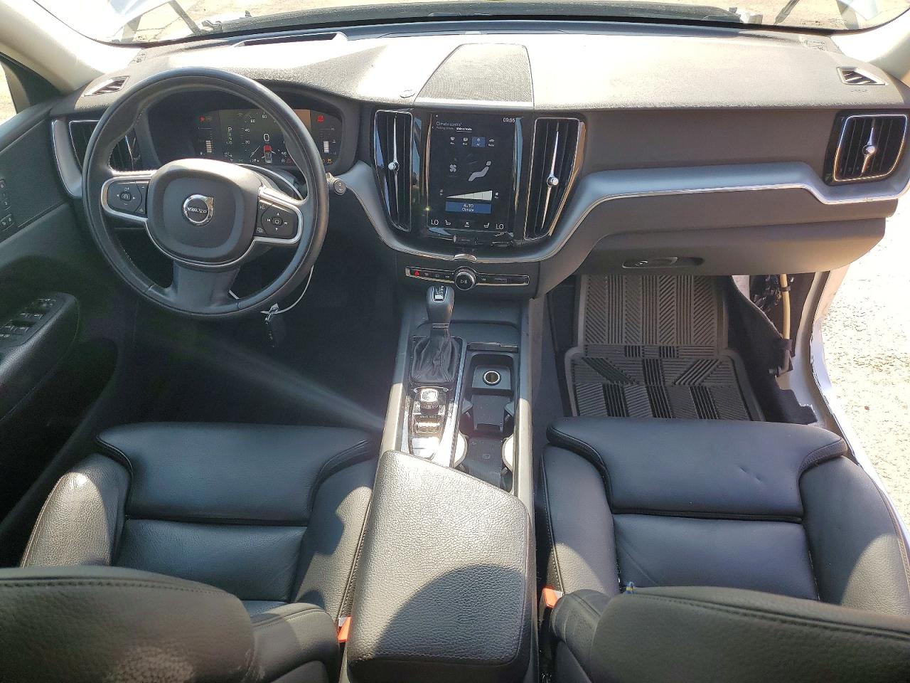 2019 VOLVO XC60 Momentum