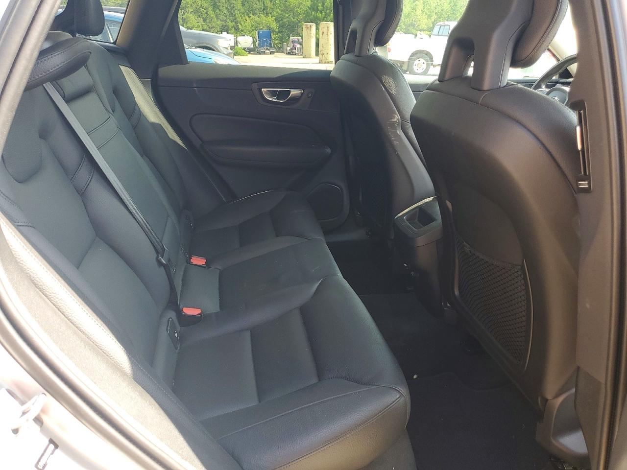 2019 VOLVO XC60 Momentum