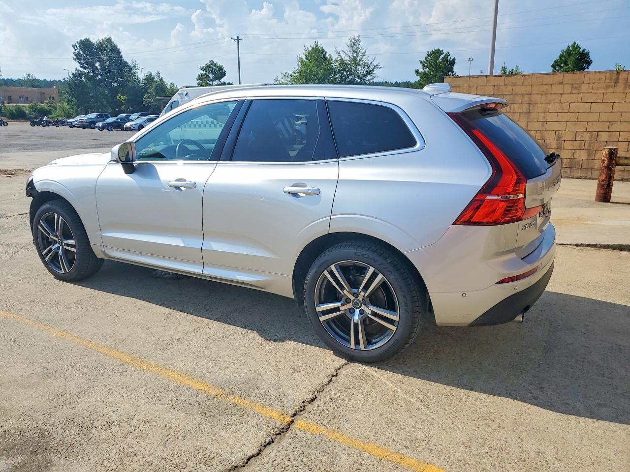 2019 VOLVO XC60 Momentum