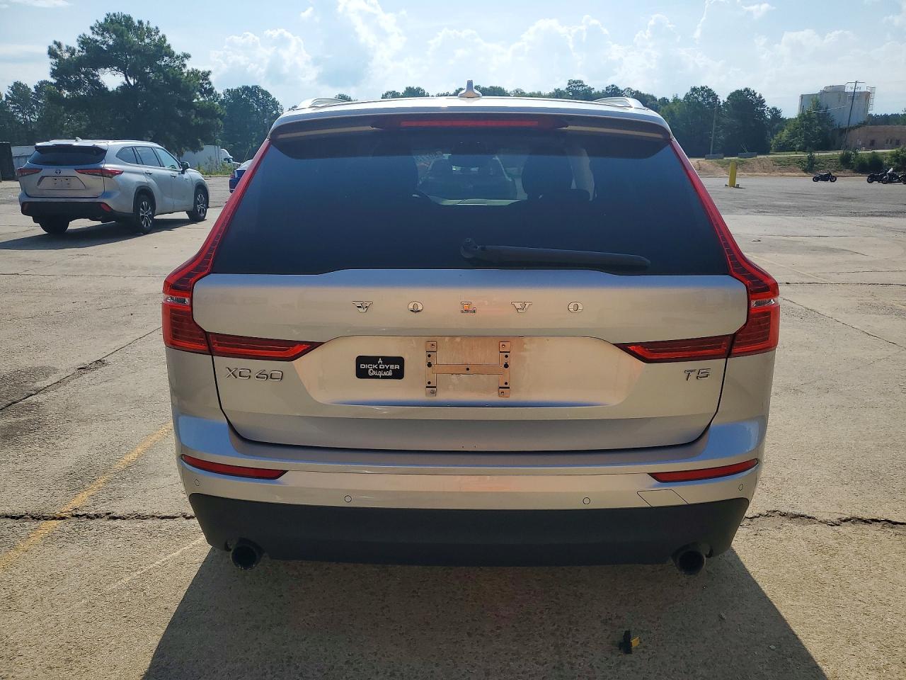 2019 VOLVO XC60 Momentum