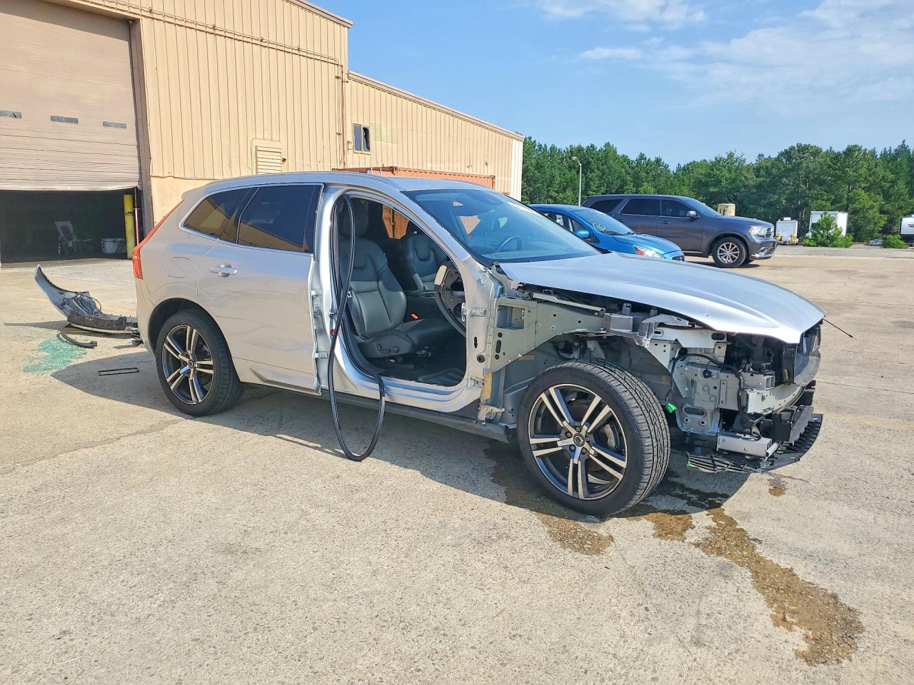 2019 VOLVO XC60 Momentum