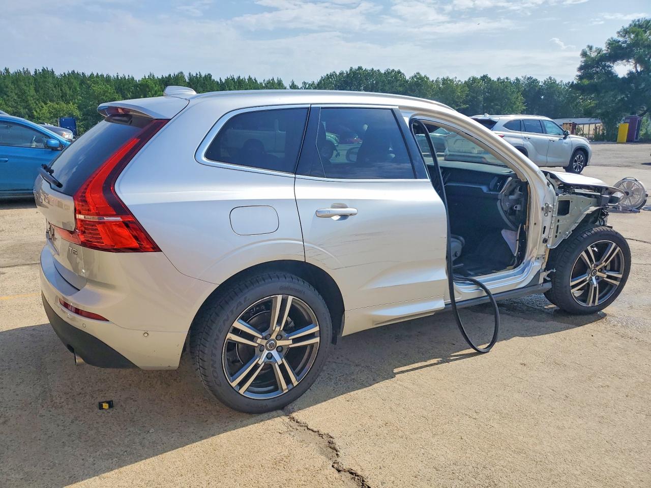 2019 VOLVO XC60 Momentum