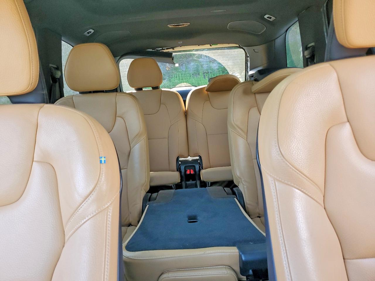 2019 VOLVO XC90 Momentum