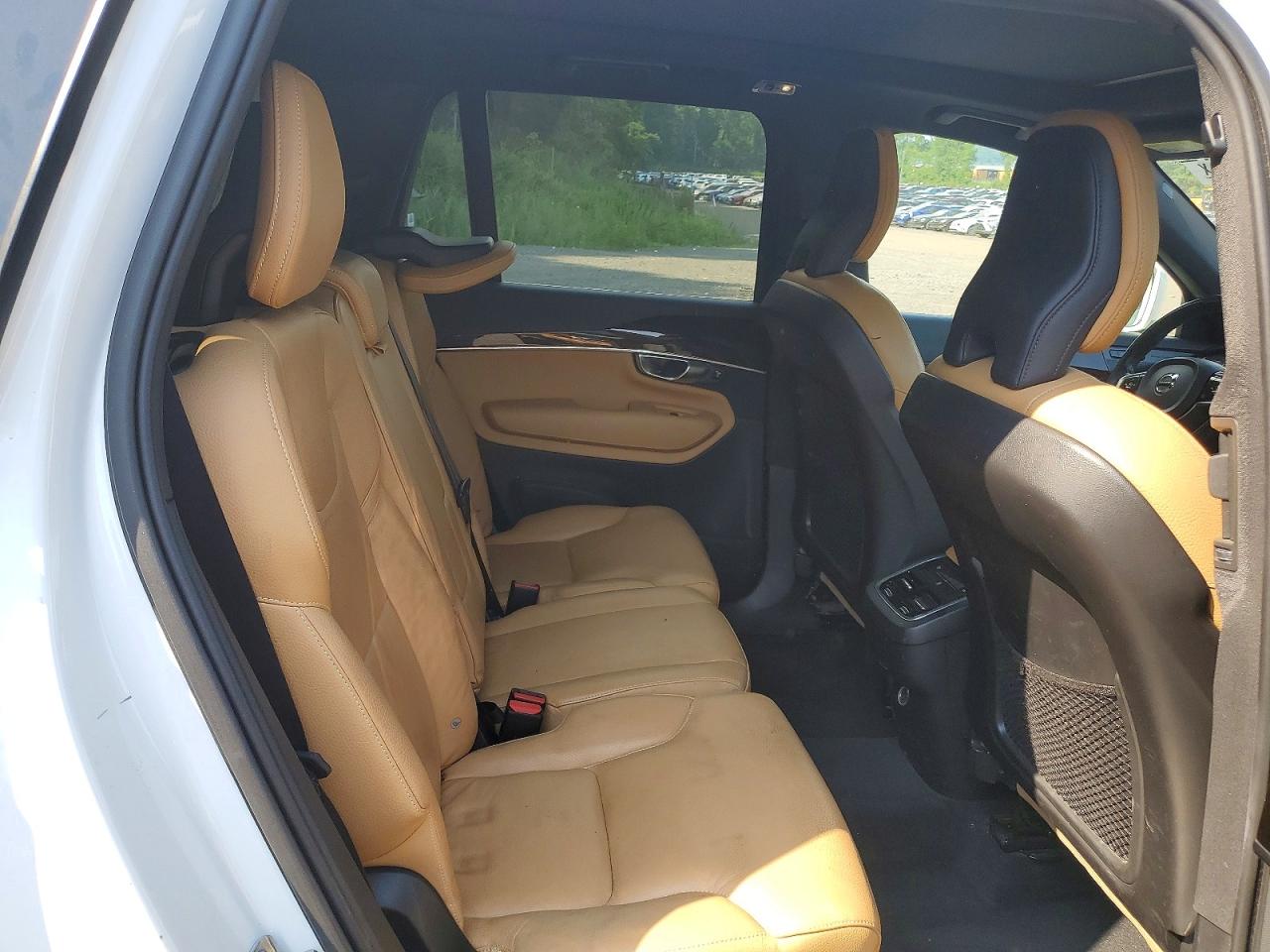 2019 VOLVO XC90 Momentum