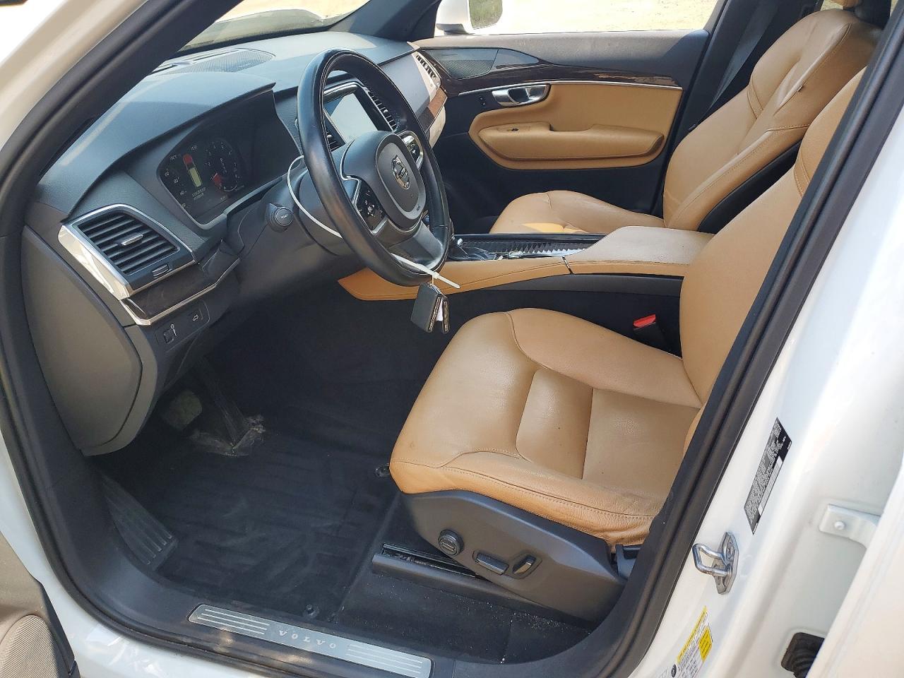 2019 VOLVO XC90 Momentum