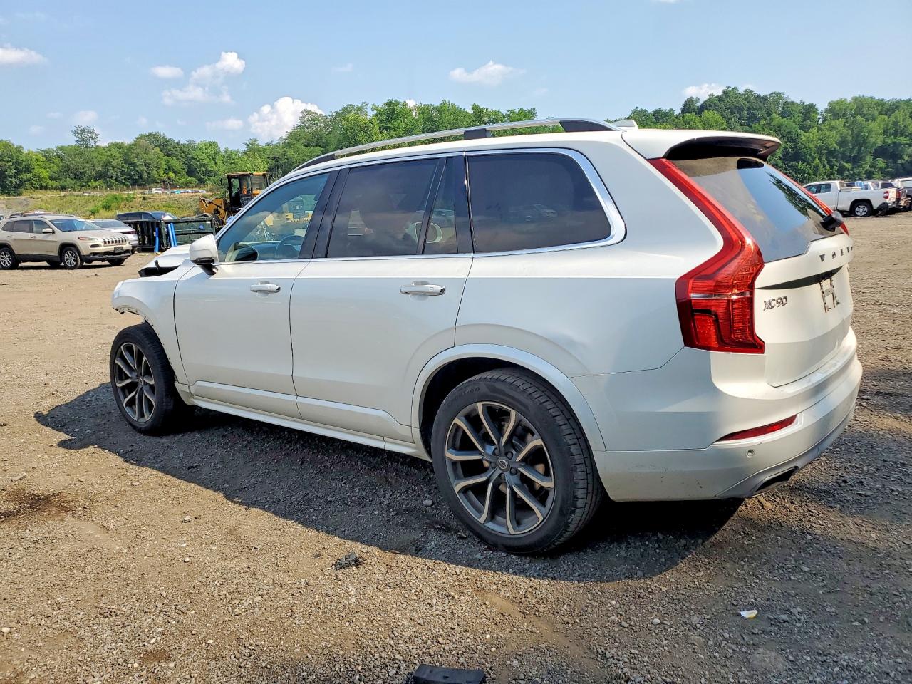 2019 VOLVO XC90 Momentum