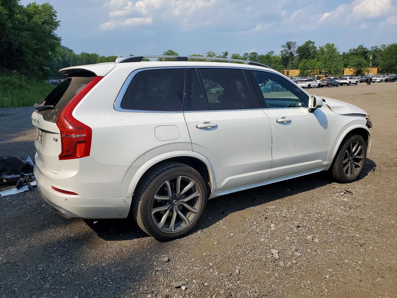 2019 VOLVO XC90 Momentum