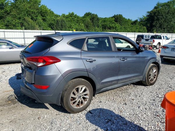 2017 HYUNDAI TUCSON SE (no options)