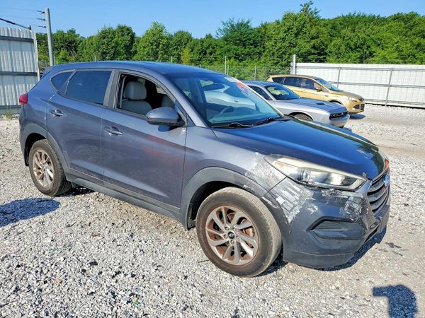 2017 HYUNDAI TUCSON SE (no options)