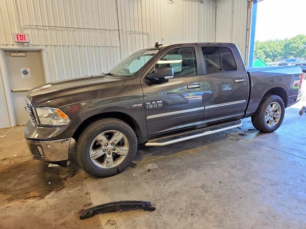 2016 RAM 1500 SLT