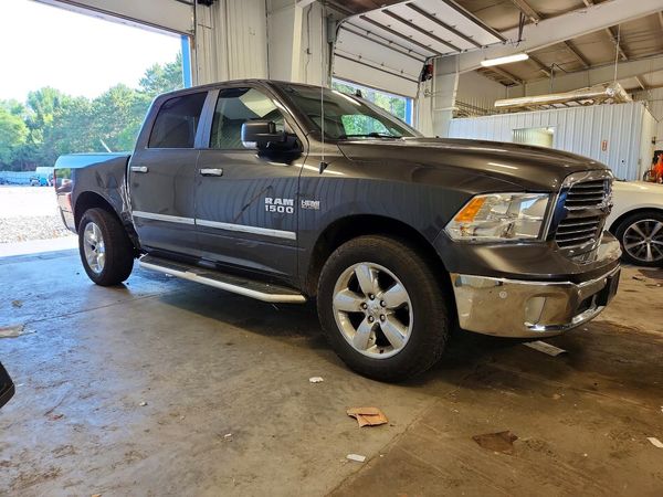 2016 RAM 1500 SLT