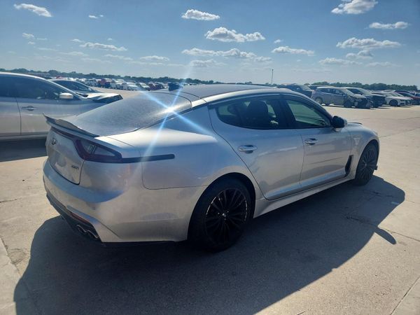 2018 KIA STINGER Premium