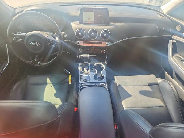 2018 KIA STINGER Premium