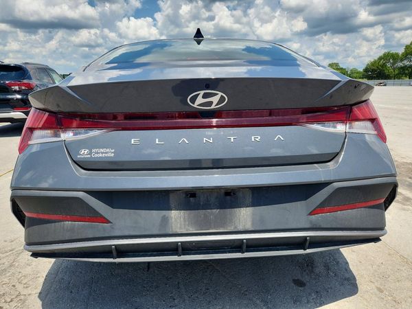 2024 HYUNDAI ELANTRA