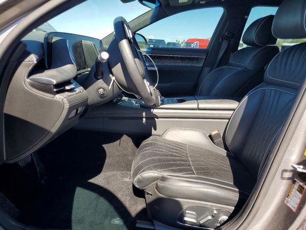 2023 GENESIS G90