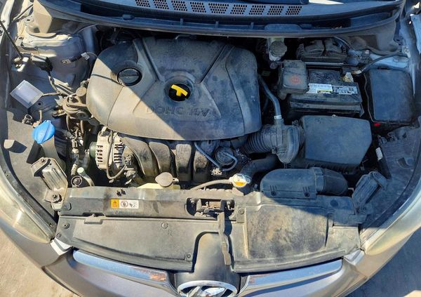 2016 HYUNDAI ELANTRA — Engine bay