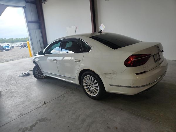 2017 VOLKSWAGEN PASSAT SE