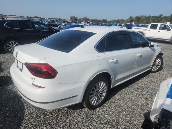 2017 VOLKSWAGEN PASSAT SE