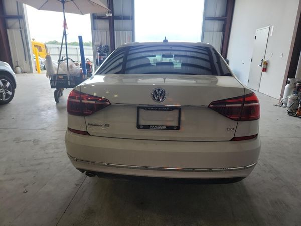 2017 VOLKSWAGEN PASSAT SE