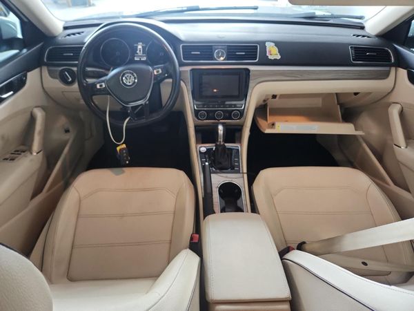 2017 VOLKSWAGEN PASSAT SE