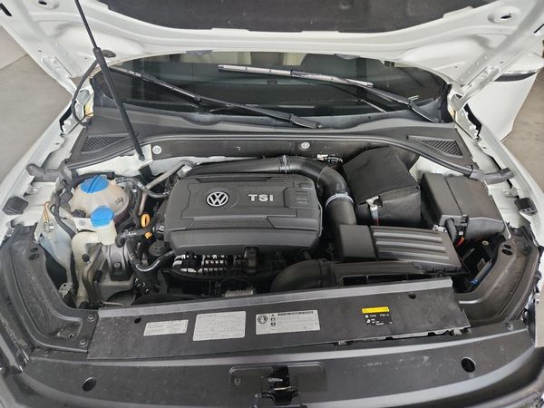 2017 VOLKSWAGEN PASSAT SE