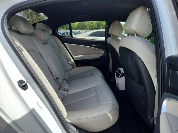 2025 GENESIS G70