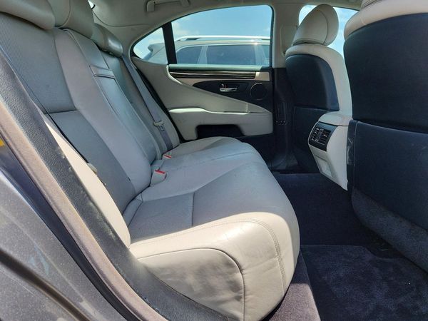 2013 LEXUS LS 460